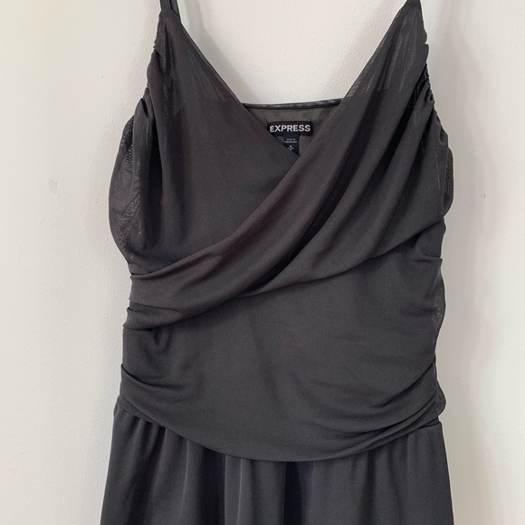 Express Gray Sleeveless Top. - Picture 3 of 7